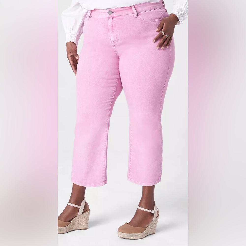 #1451 - Lane Bryant Plus Size Signature Fit Mid-Rise Straight Leg Crop Jean Pink
